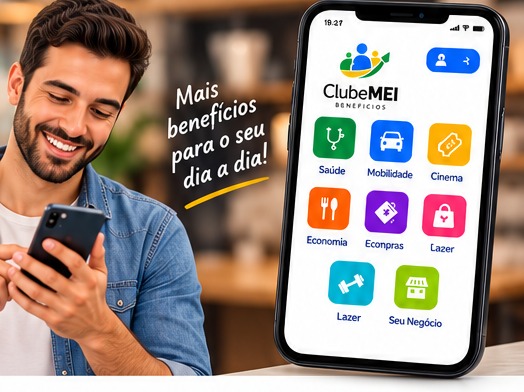 Homem usando o celular ao lado do aplicativo, recorte da arte original